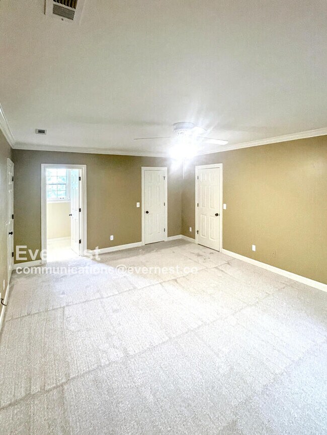 Building Photo - 703 Shady Glen Ct