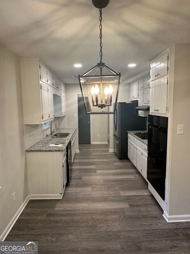 Building Photo - 6322 W Fayetteville Rd