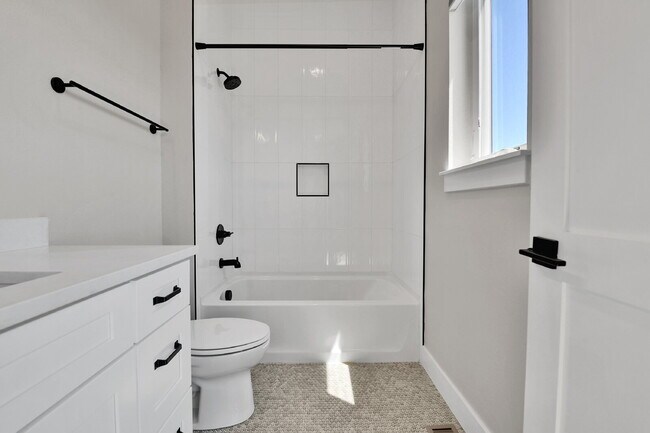 Building Photo - $3,200 - 2 Bed, 2.5 Bath Townhome in Prime...