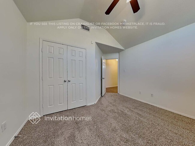 Building Photo - 905 Hidden Oaks Dr