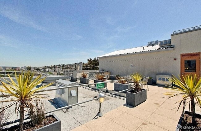 Building Photo - 451 Kansas St