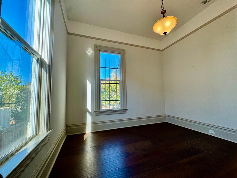 Building Photo - 1054 24th St