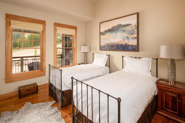 Building Photo - 66 Mountain Loop Rd