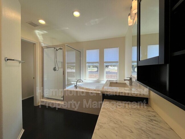 Building Photo - 3806 Cayman Ct
