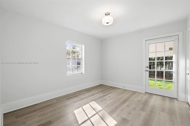 Building Photo - 1224 Country Club Prado