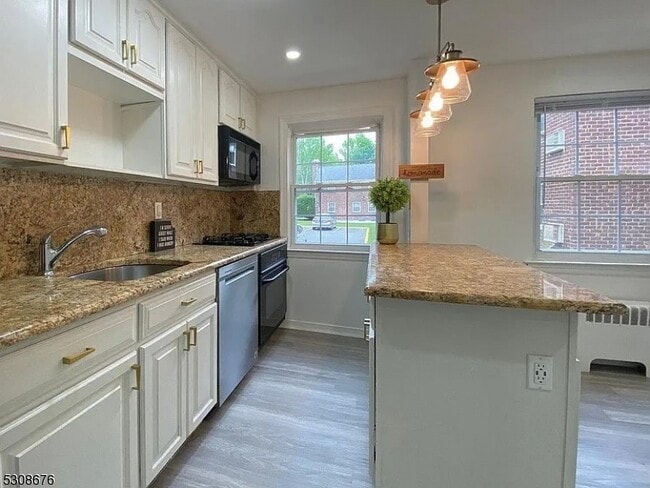 Building Photo - 82 Clark Ct