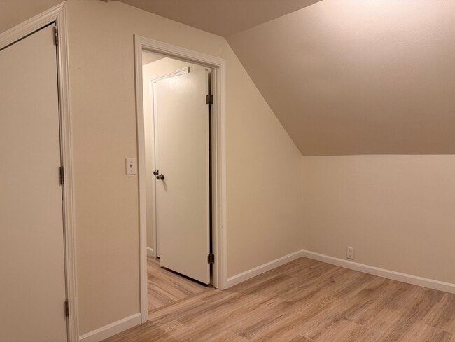 Building Photo - Downtown CDA with Shop!