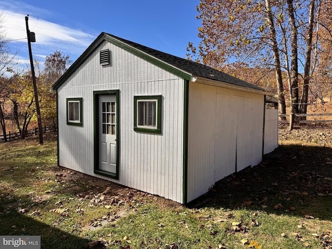 Building Photo - 2 Sundale Ln