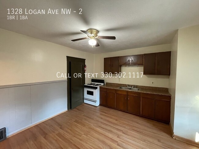 Building Photo - One bedrooms one bathroom 2nd level apartm...