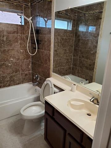 Building Photo - 1317 Lakeshore Dr