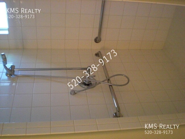 Building Photo - 14013 E Voss St