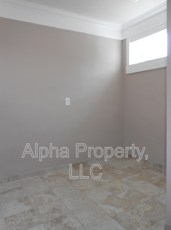 Building Photo - 22 Ridgeway Dr