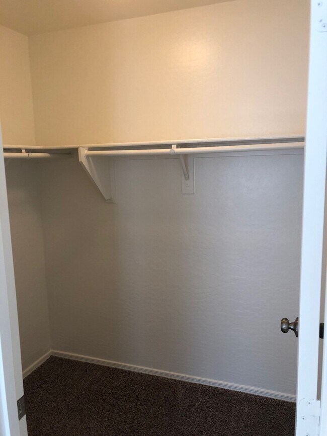 Building Photo - Massive 4 bedroom- 3 car garage- Large loft- Maricopa