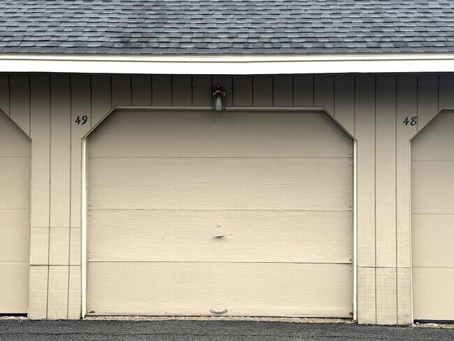 Building Photo - 49 Brickett Hill Cir