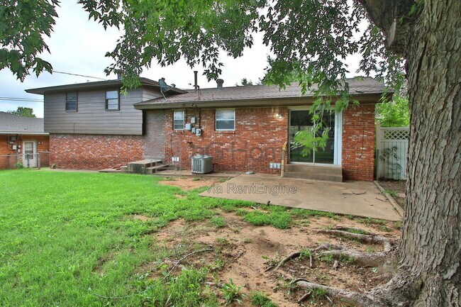 Building Photo - 405 Yukon Ave