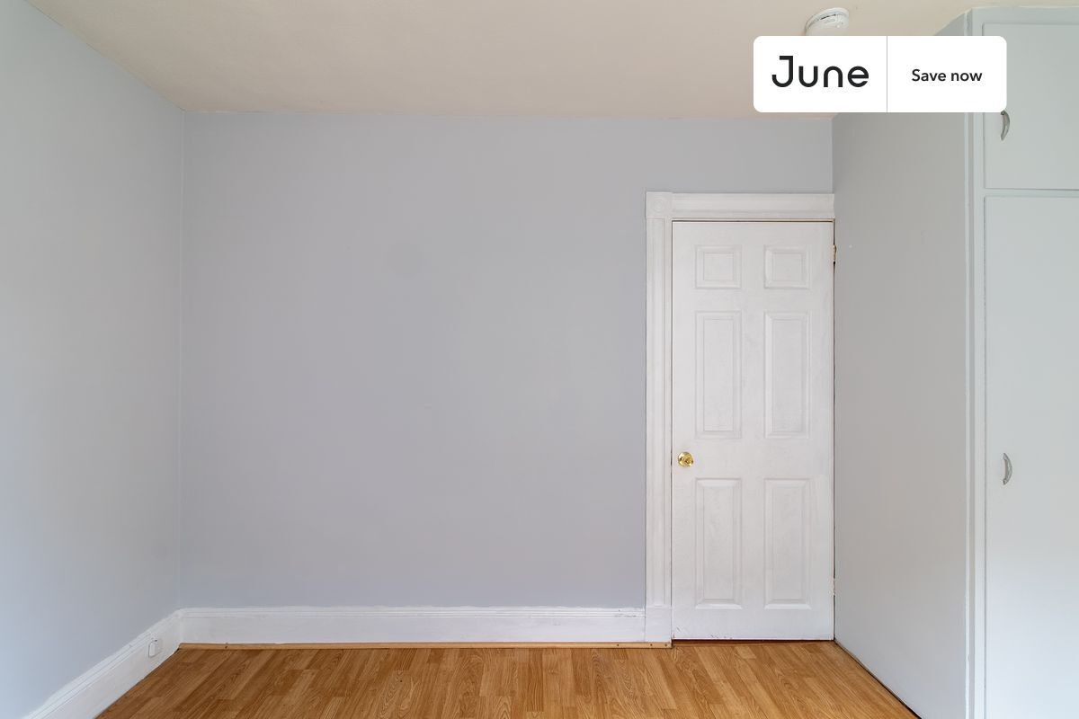 Building Photo - 6 7th St