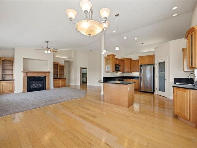 Building Photo - 2607 Stonecreek Dr