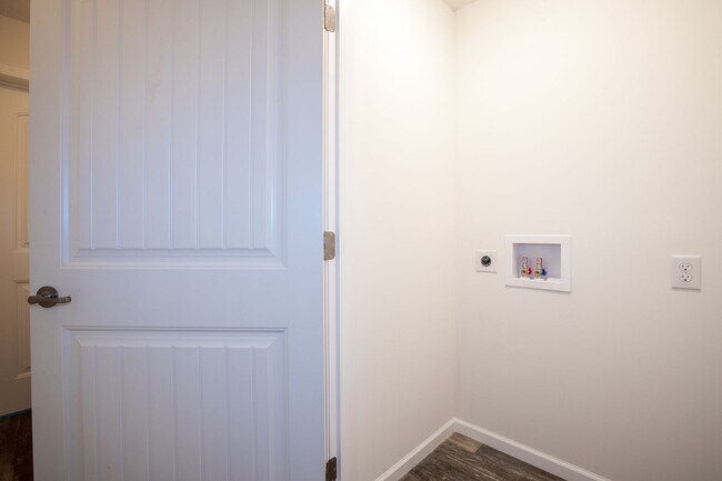 Building Photo - Charming 3-Bedroom Home with Spacious Yard in North Tulsa