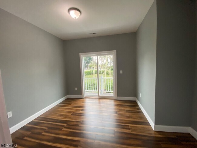 Building Photo - 825 Allwood Rd