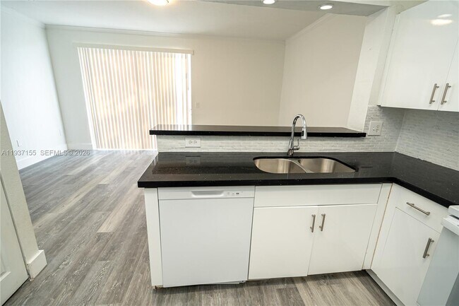 Building Photo - 230 SE 29th Ave