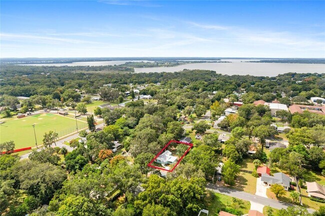 Building Photo - 245 S Rhodes St