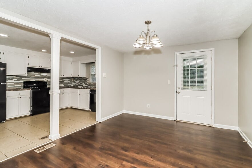 Building Photo - 3075 Flowers Dr