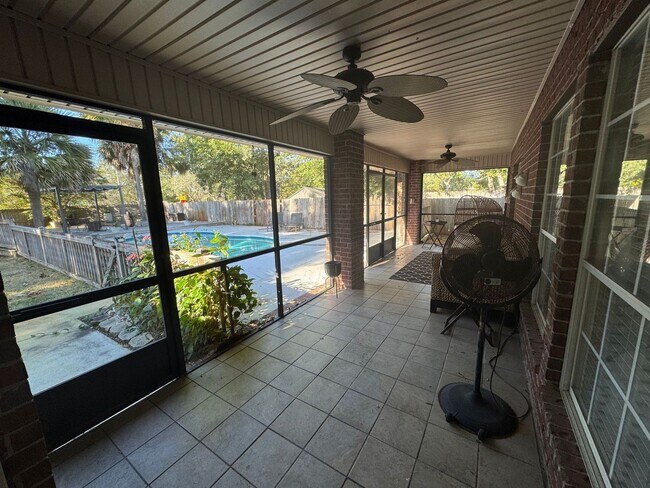 Building Photo - Gulf Breeze - Melissa Oaks - 4 Bedroom, 2 Bathroom w/ pool