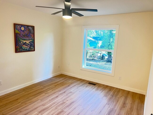 Building Photo - Pet Friendly, Remodeled Home in North Myrtle Beach! Three bedrooms, Available NOW!