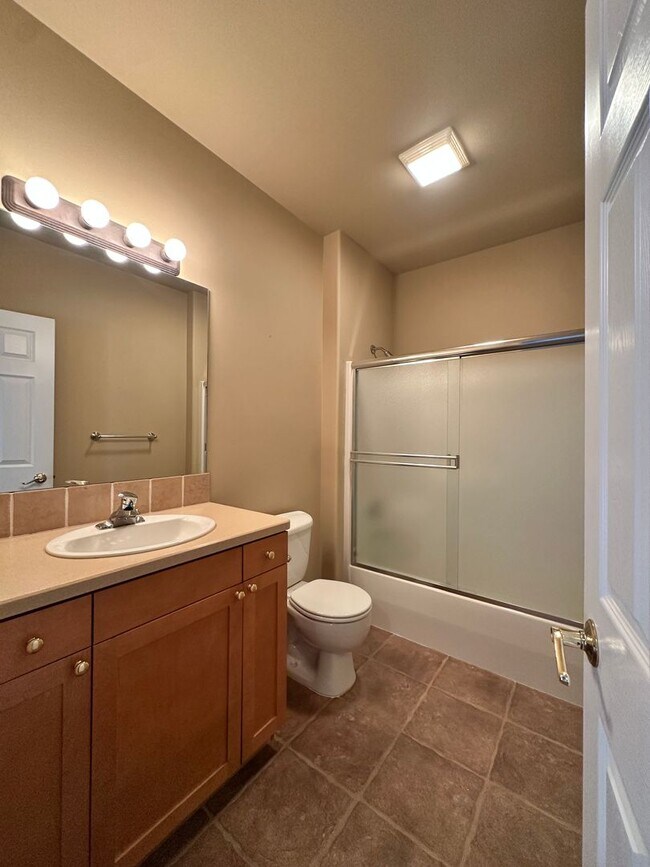 Building Photo - Stunning 4 Bedroom Briarwood Home with City View - MOVE IN SPECIAL $200 OFF