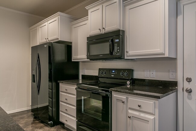 Building Photo - Stunning Hillside Terrace Townhome