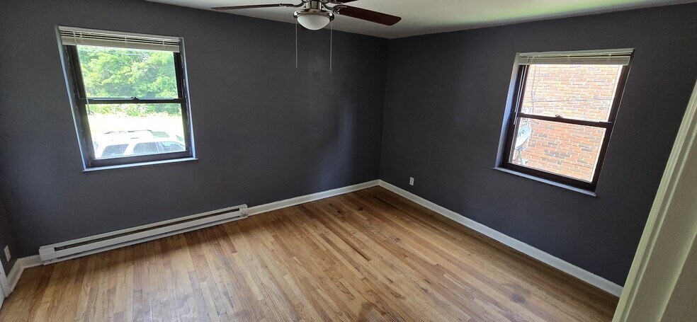 Building Photo - 7115 Eastlawn Dr
