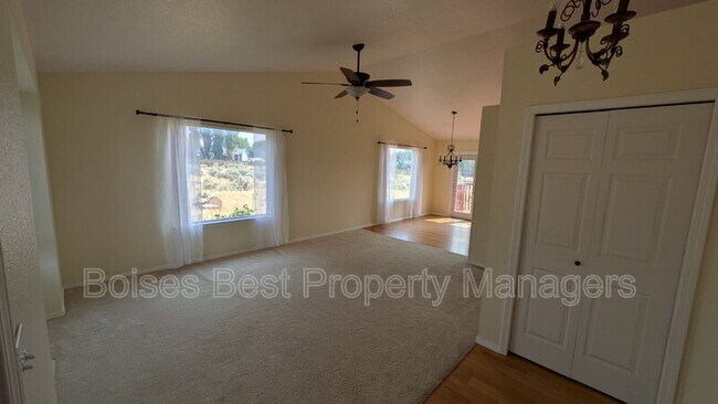 Building Photo - 5734 S Hollyhock Pl