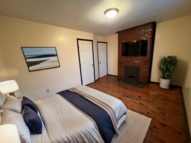 Building Photo - 601-603 S Ray Street-Aria