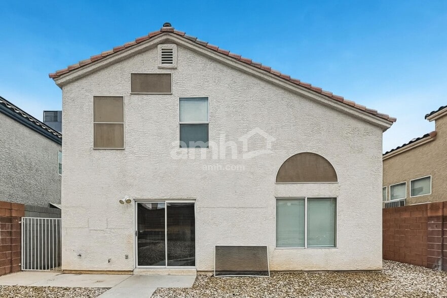 Building Photo - 1717 Cedar Bluffs Way
