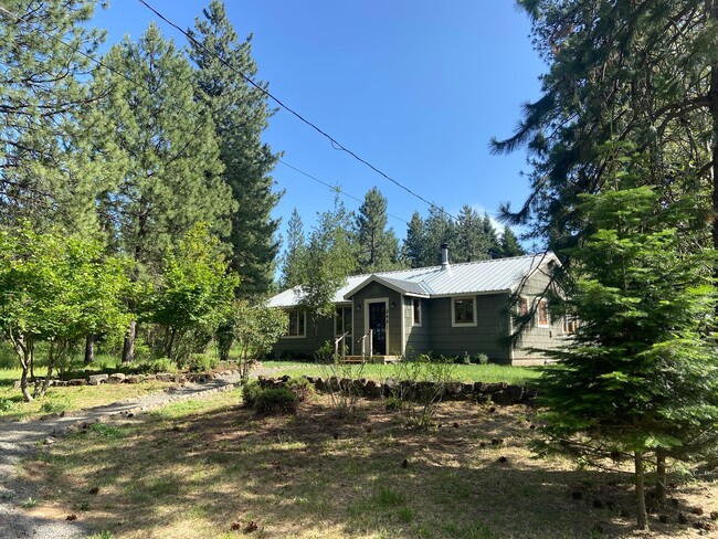 Building Photo - 3 Bedrooms | 2 Bath Home in Trout Lake, Wa...