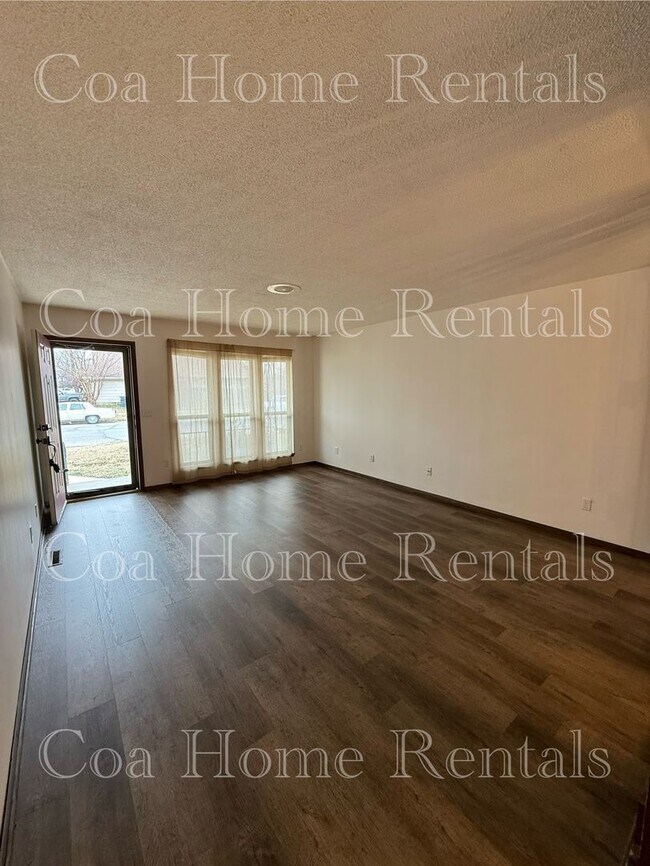 Building Photo - South East side Duplex