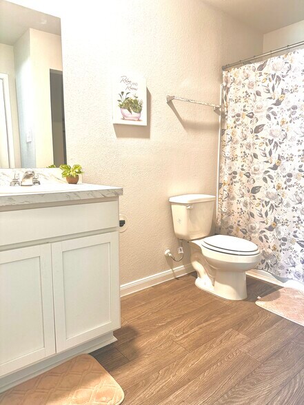 Downstairs full bathroom attached to the downstairs room - 11040 Pelican Hill Ln