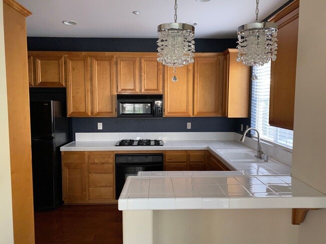 Building Photo - Beautiful Townhouse in Escala