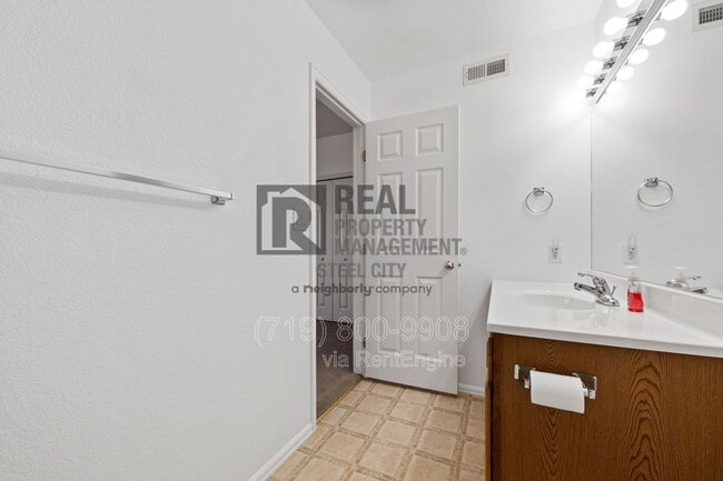 Building Photo - 842 Edna Way