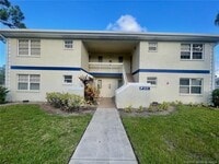 Building Photo - 1522 SE Royal Green Cir
