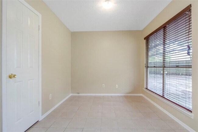 Building Photo - 6903 Foxmont Ln