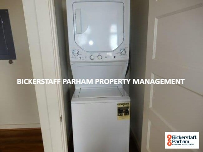 Building Photo - Flowers Building Condominiums Convenient To Downtown!!