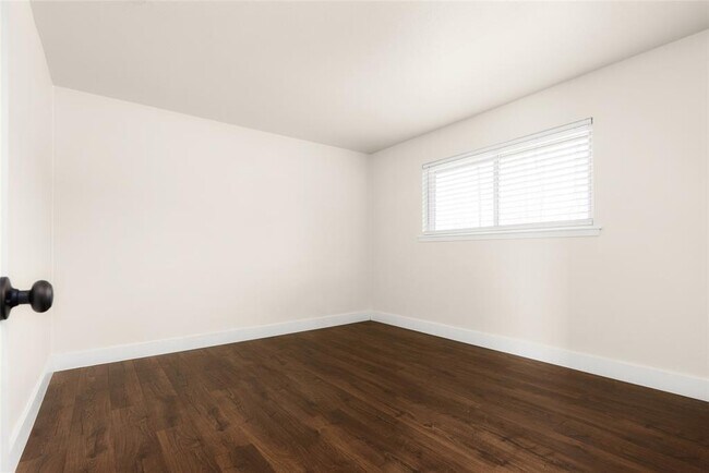 Building Photo - 2408 Ventura Dr