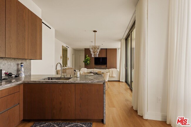 Building Photo - 211 Elm Ct