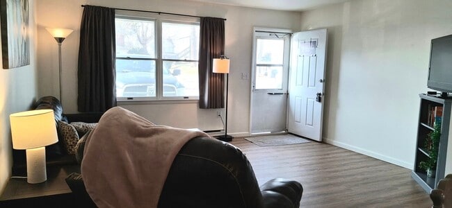 Building Photo - Newly Redone 2 Bed/1 Bath Apartment in Elizabethtown