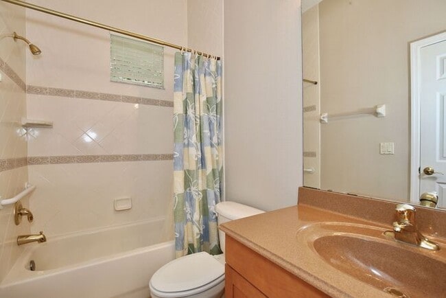 Building Photo - Spacious 3/2 Home located in Summerport Co...