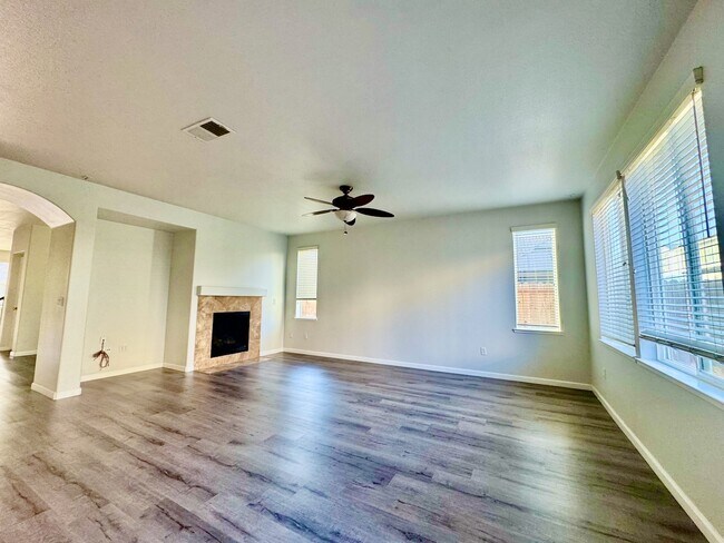 Building Photo - 4141 Aragon Way