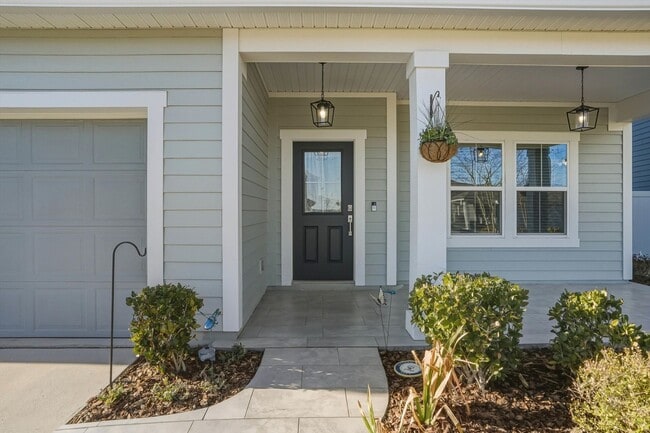 Building Photo - Beautiful Home