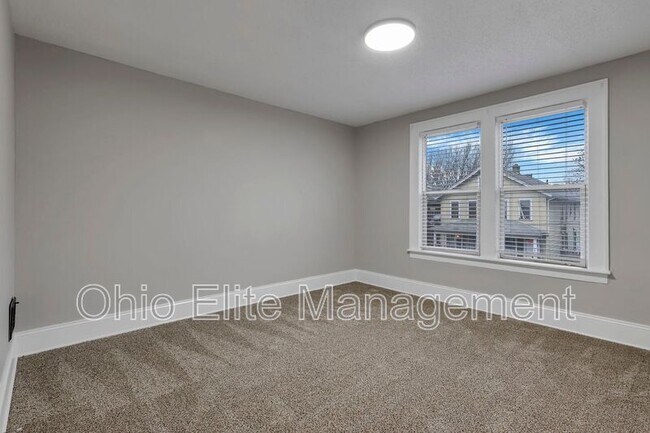 Building Photo - 293 E Woodrow Ave