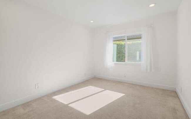 Building Photo - Beautiful Single-Story Home with Pool in Prime Concord Location –